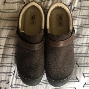 Women’s Brown JBU shoe